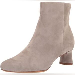 NEW Vince Women's Hilda NWT Booties Boots Light Wood smoke Grey Suede Heel 5